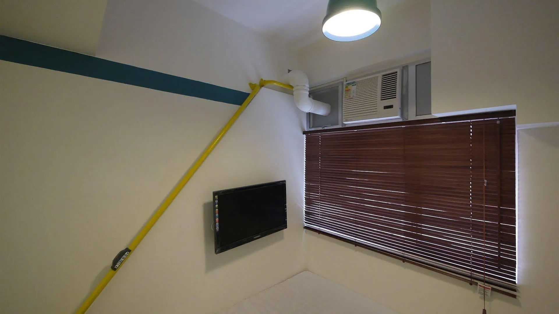 Guest house Panda'S Hostel - Hot Dog Bus Hong Kong China